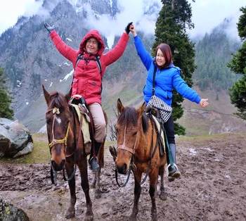 Enchanting Kashmir: A Tale of Beauty & Tranquility